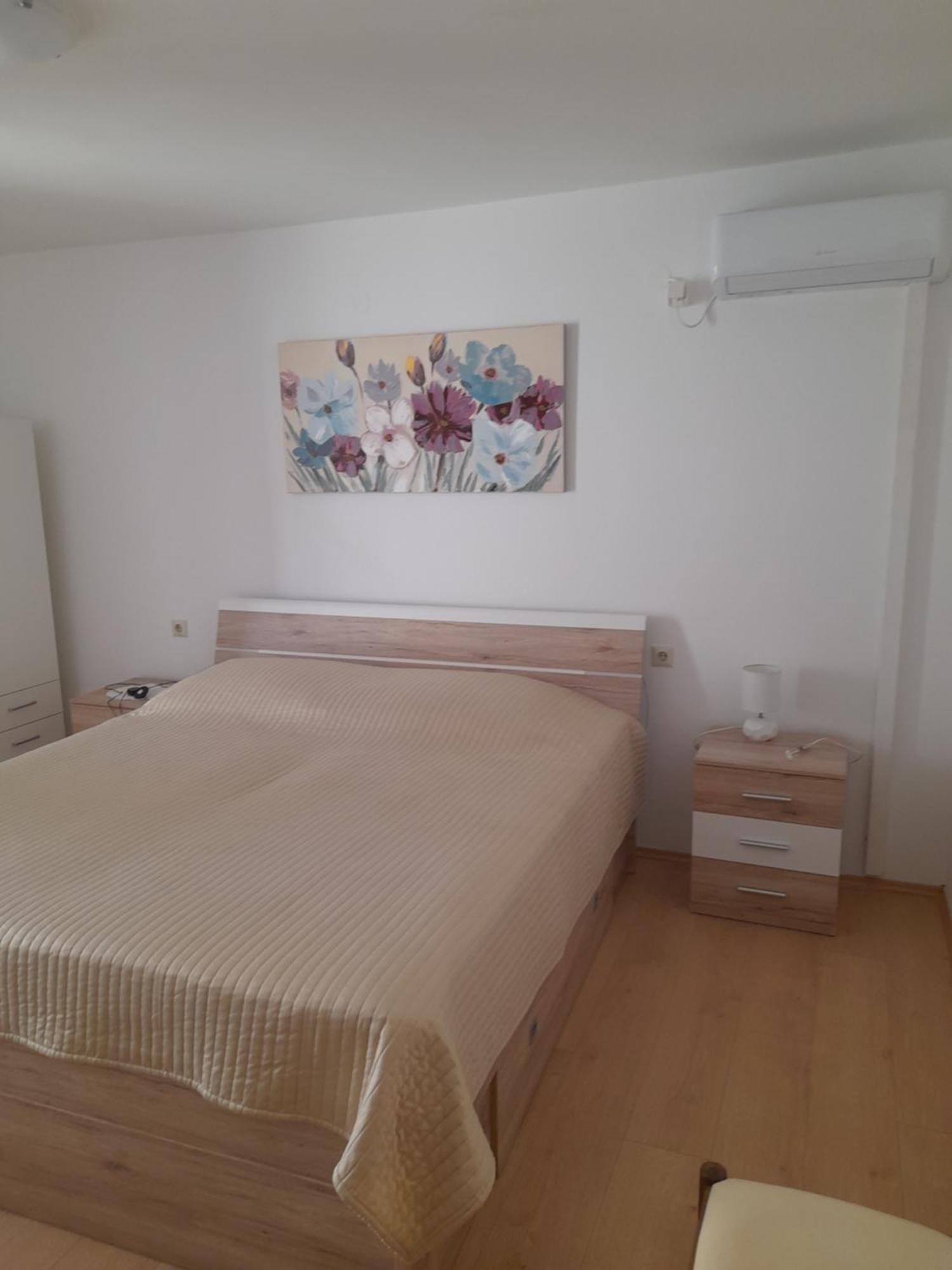 Apartments And Studios Vinko Matic Rab Town Kültér fotó